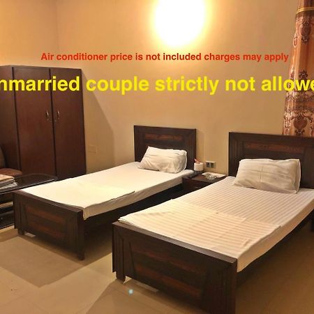 Babar House Hotel Faisalabad Eksteriør billede