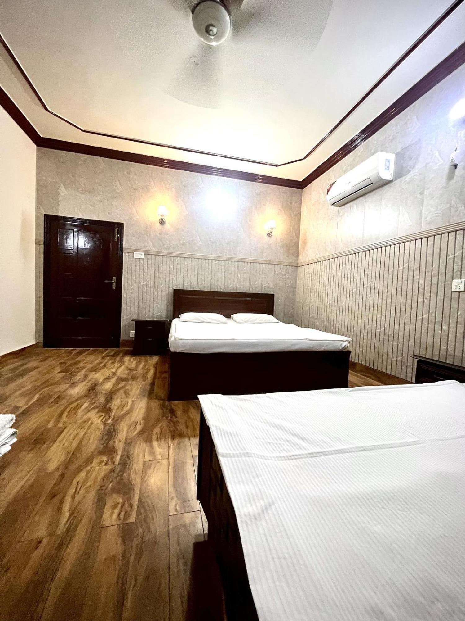 Babar House Hotel Faisalabad Eksteriør billede