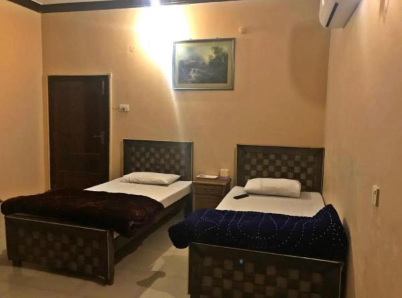 Babar House Hotel Faisalabad Eksteriør billede