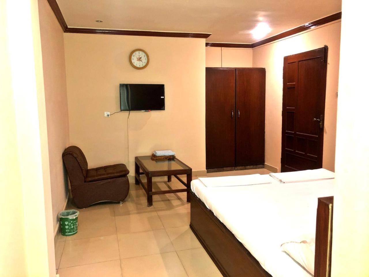 Babar House Hotel Faisalabad Eksteriør billede