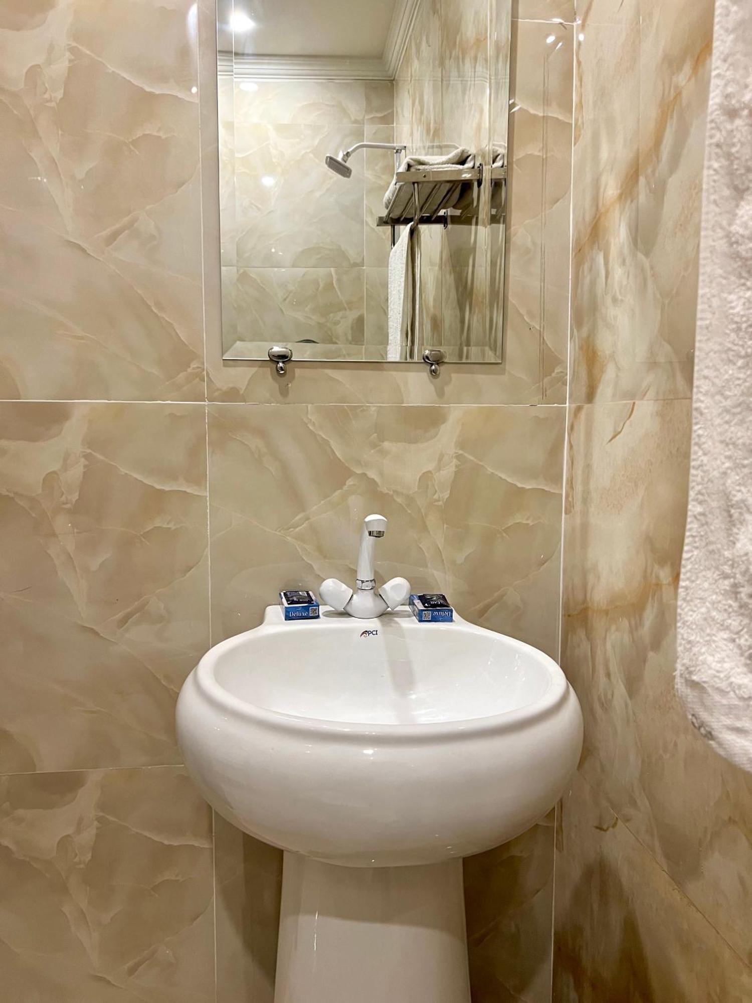 Babar House Hotel Faisalabad Eksteriør billede