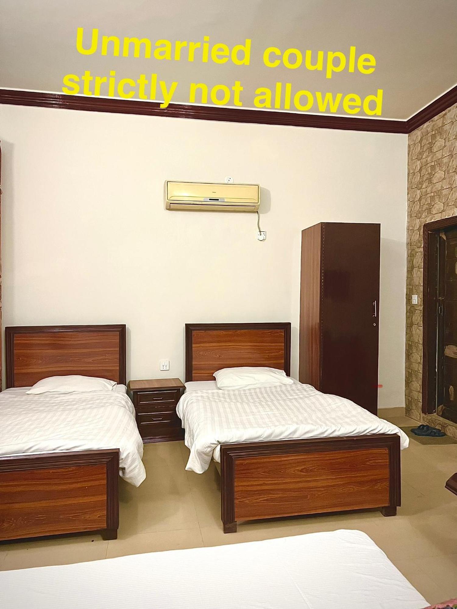 Babar House Hotel Faisalabad Eksteriør billede